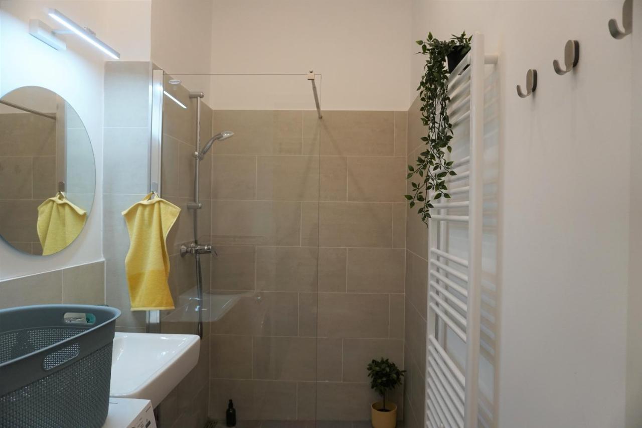 Modern 2Br Apartments - Full Kitchen - Schoenbrunn Area - 15 Mins To City Center Wiedeń Zewnętrze zdjęcie